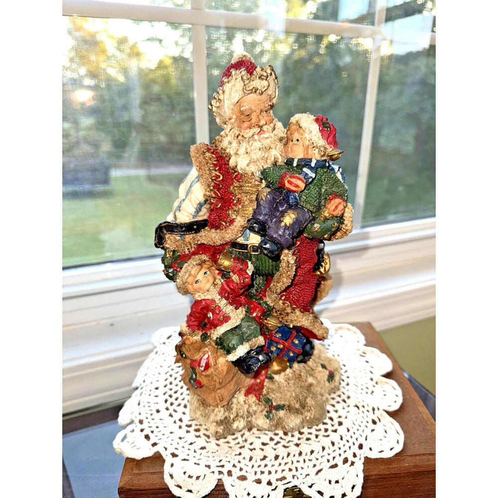 Vintage Three Hands Corp Resin Santa with kids, Christmas decor; great condition